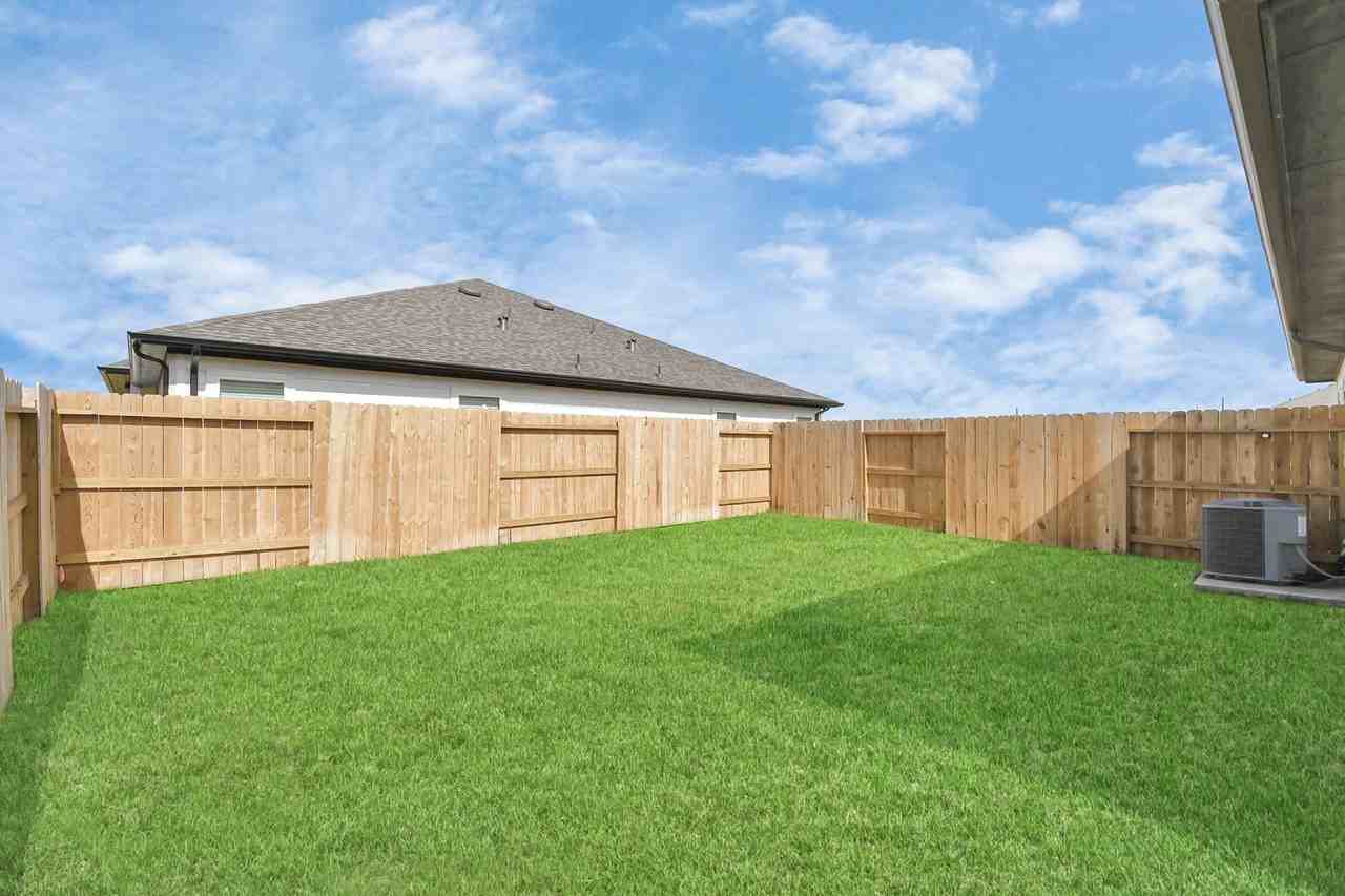 21026 Bay Village Dr - Photo 6 of 49