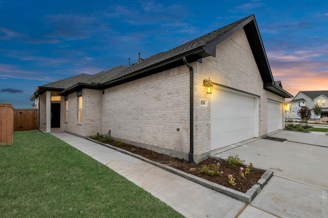 21027 Bay Village Dr - Photo 3 of 34