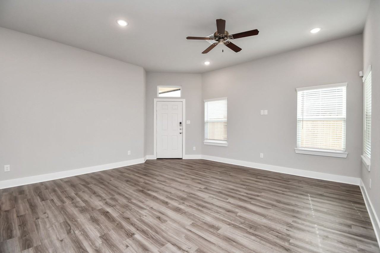 21027 Bay Village Dr - Photo 6 of 34