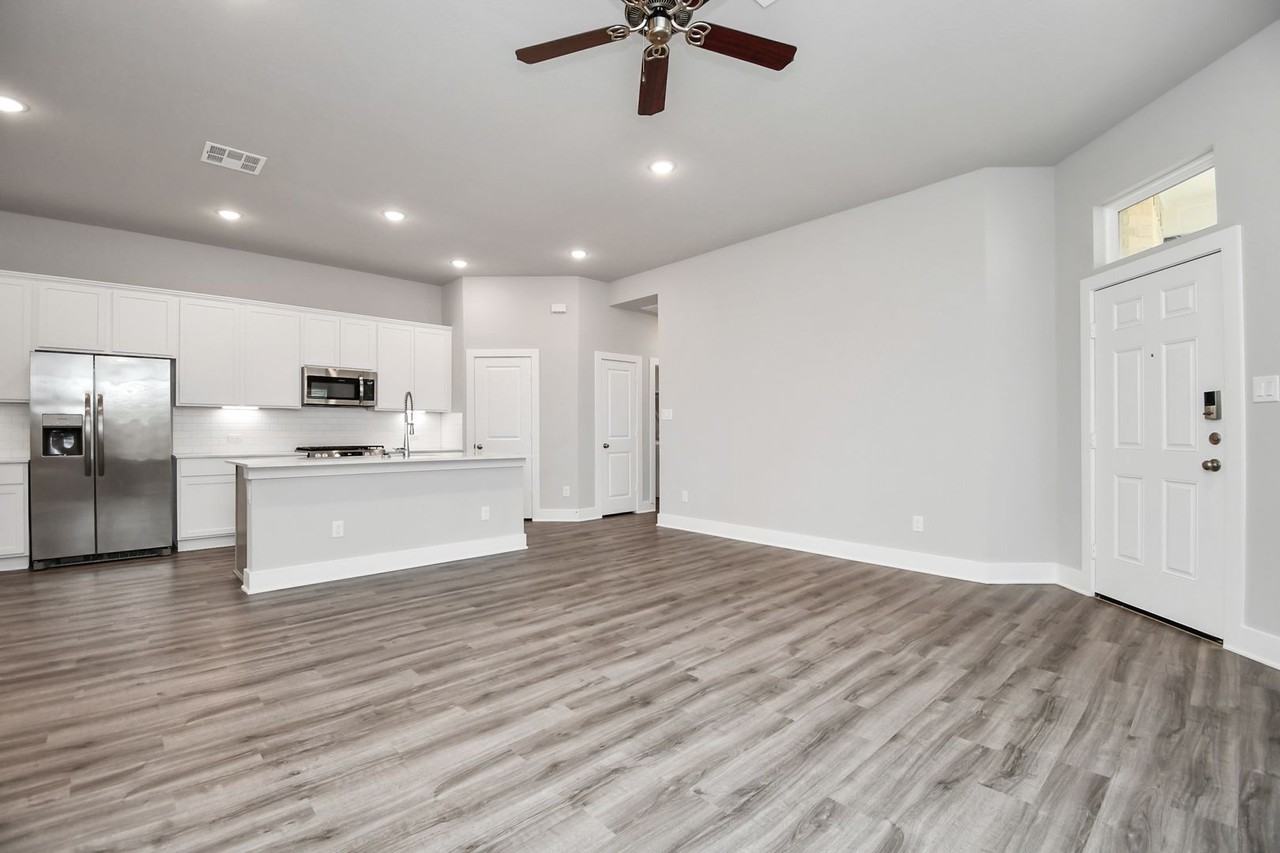 21027 Bay Village Dr - Photo 7 of 34