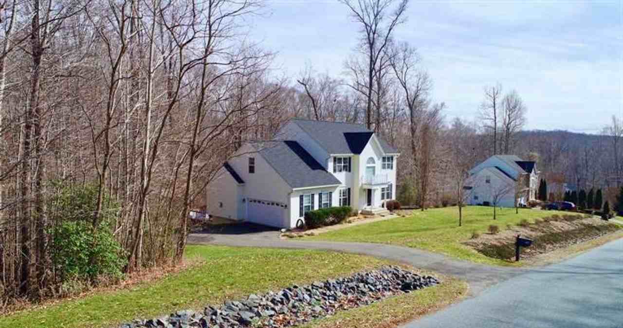 24 Crestwood Ln - Photo 4 of 47