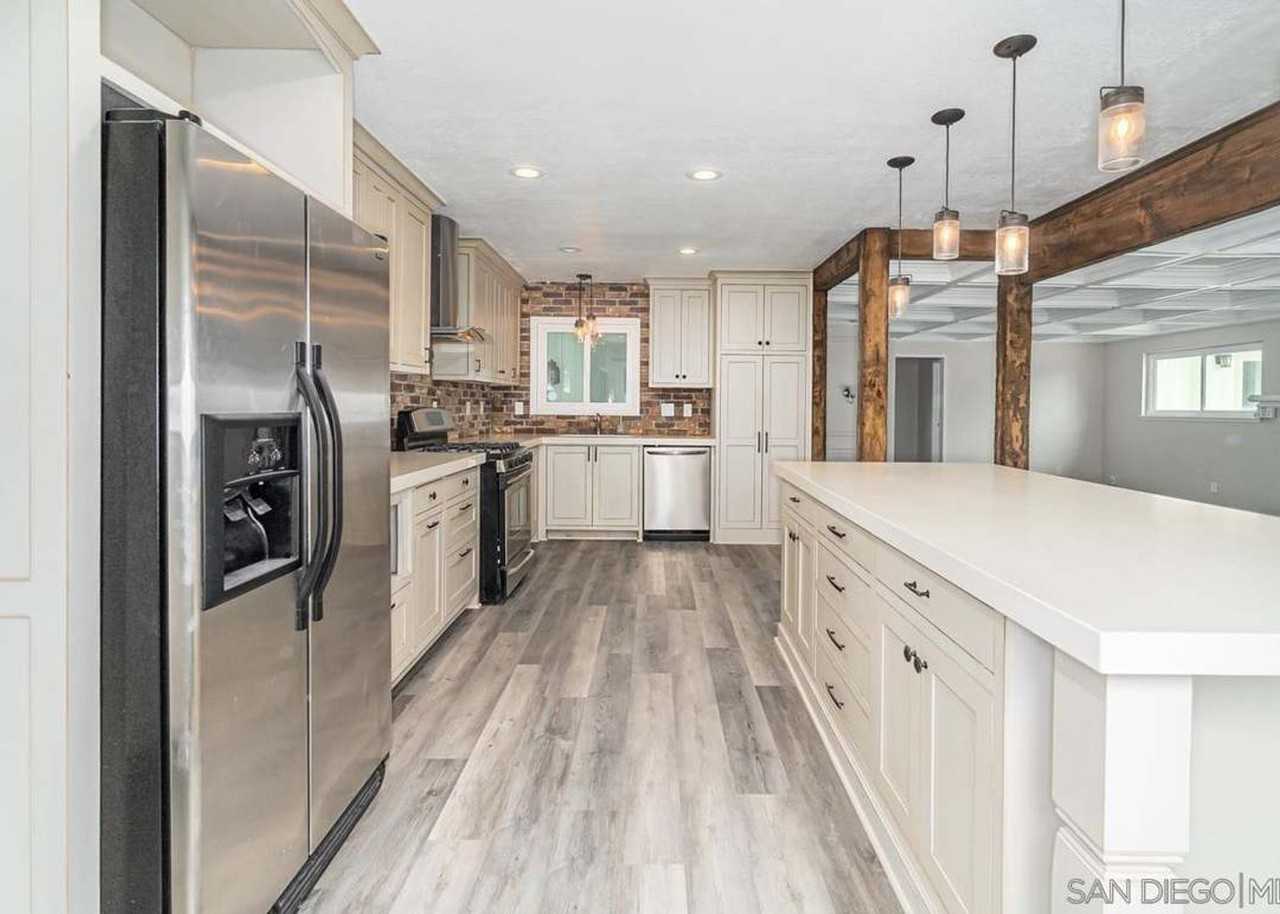 1319 Thermal Ave - Photo 2 of 17