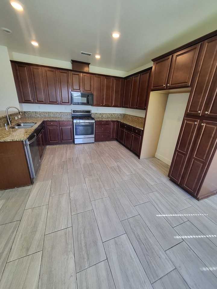 1147 Lahontan Dr - Photo 2 of 11