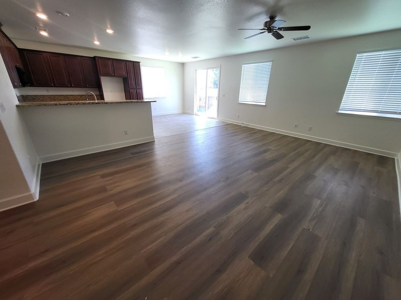 1147 Lahontan Dr - Photo 3 of 11