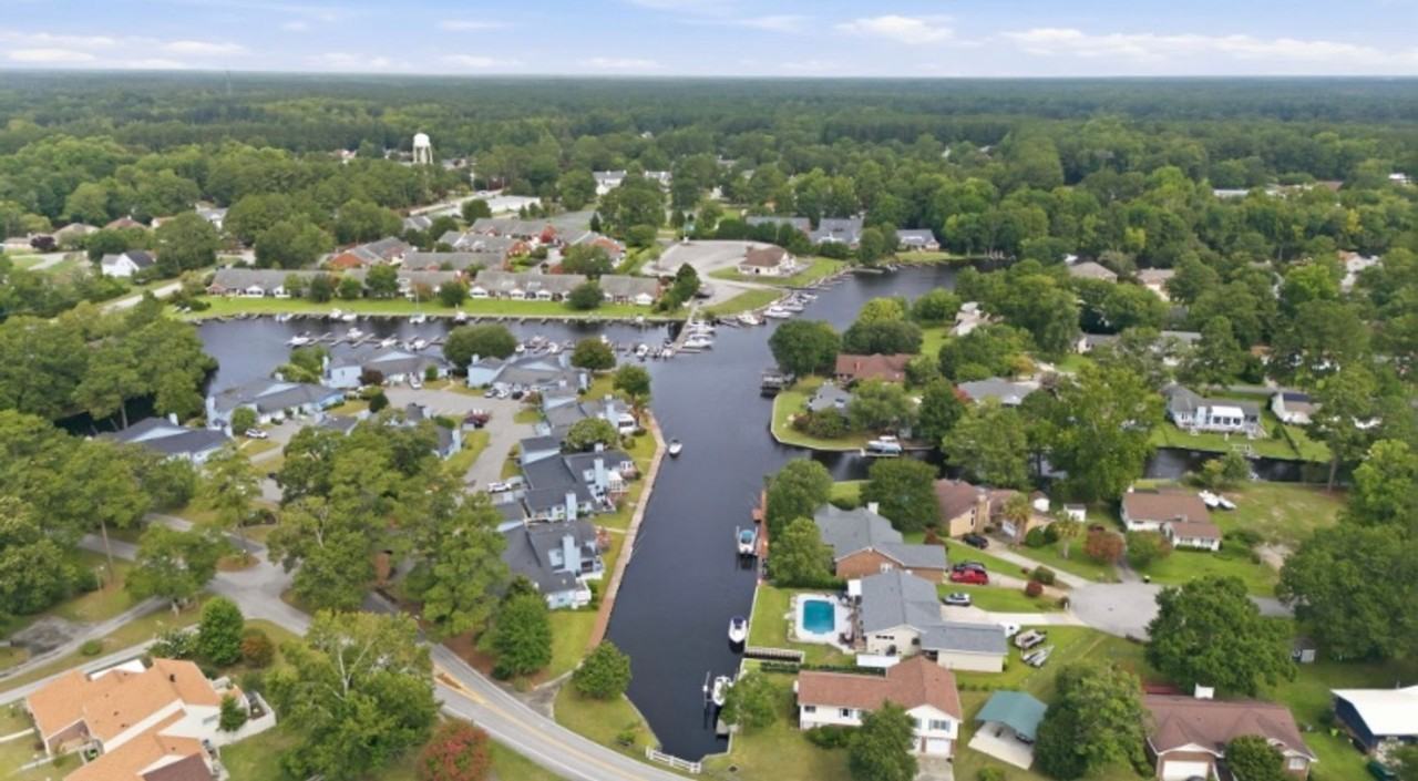 141 Quarterdeck Townes - Photo 3 of 24