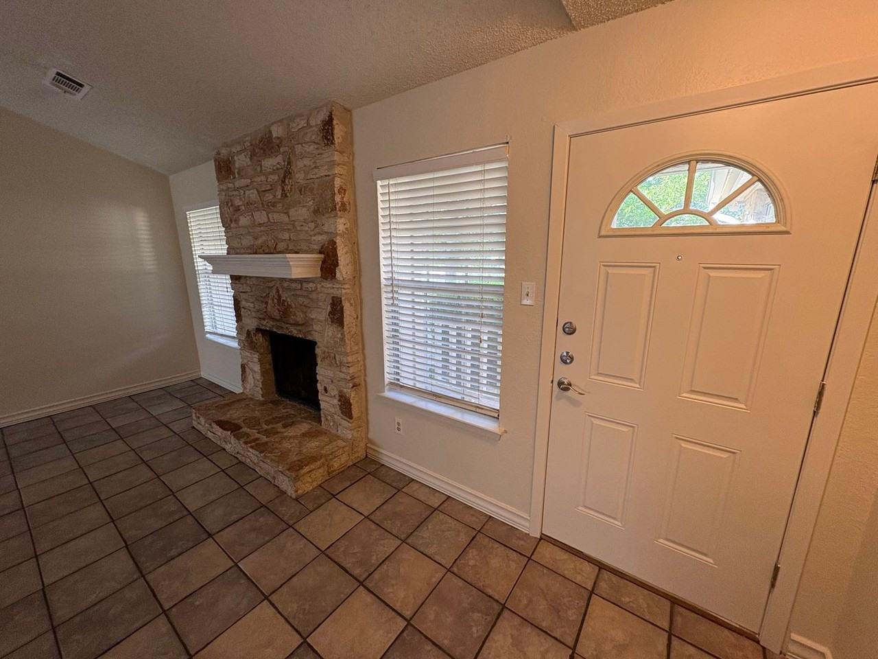 3800 Tattershall Ln - Photo 3 of 27