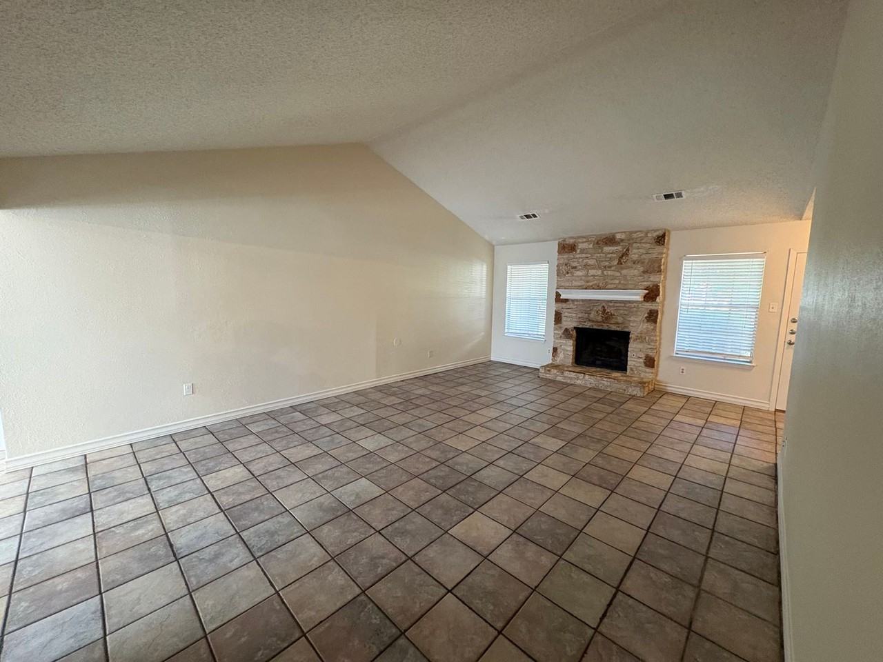 3800 Tattershall Ln - Photo 4 of 27