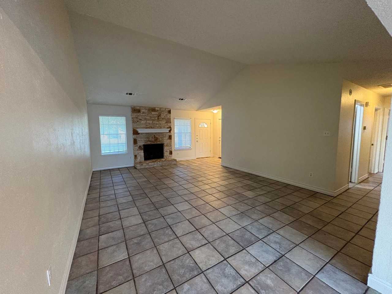 3800 Tattershall Ln - Photo 5 of 27