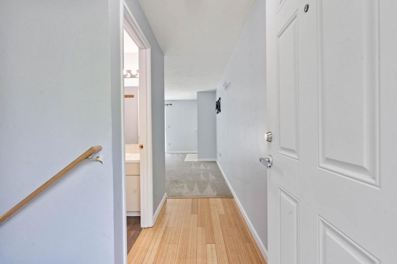 3433 Mcnary Pkwy #302 - Photo 4 of 30
