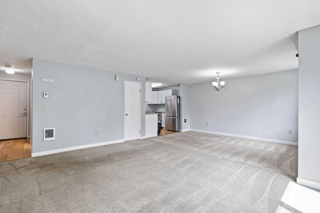 3433 Mcnary Pkwy #302 - Photo 5 of 30