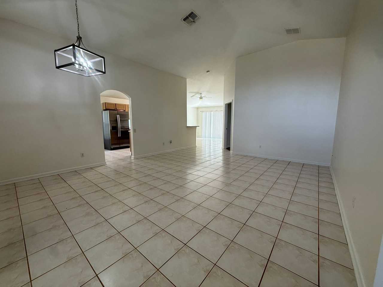 1905 Pine Bay Dr - Photo 2 of 14
