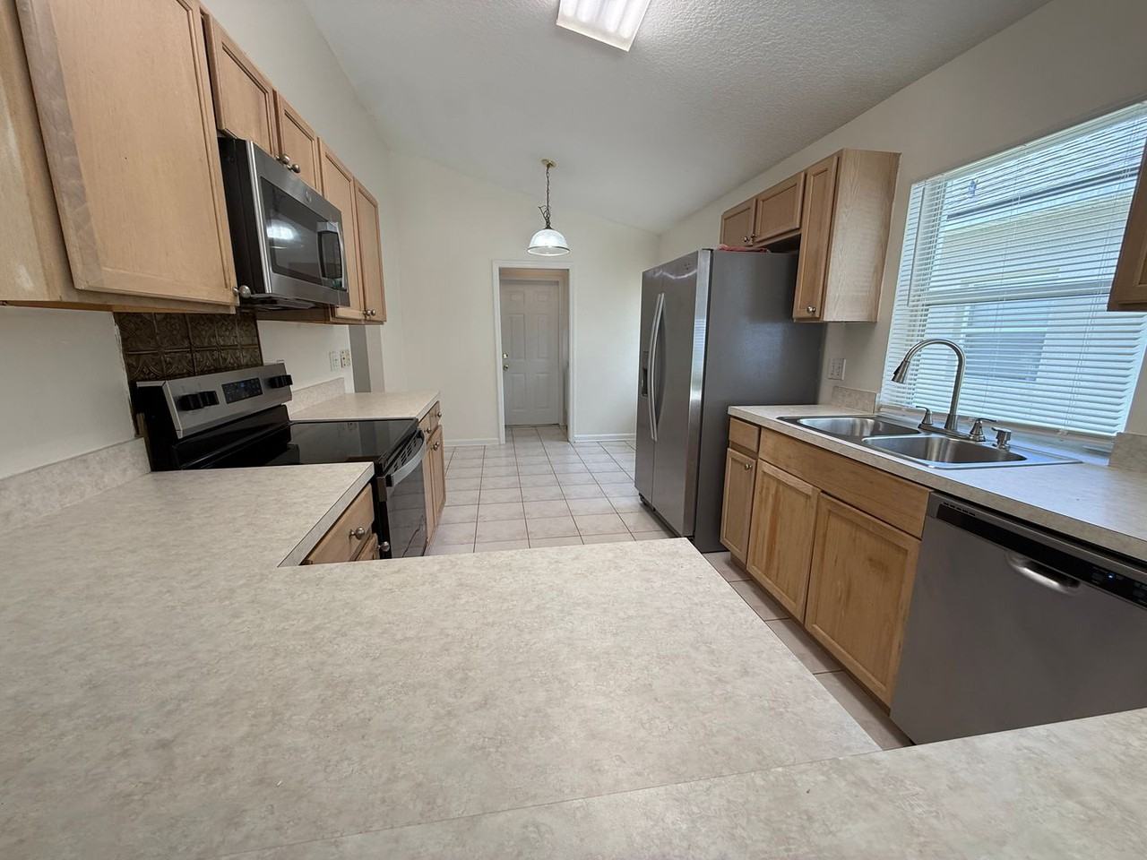 1905 Pine Bay Dr - Photo 3 of 14