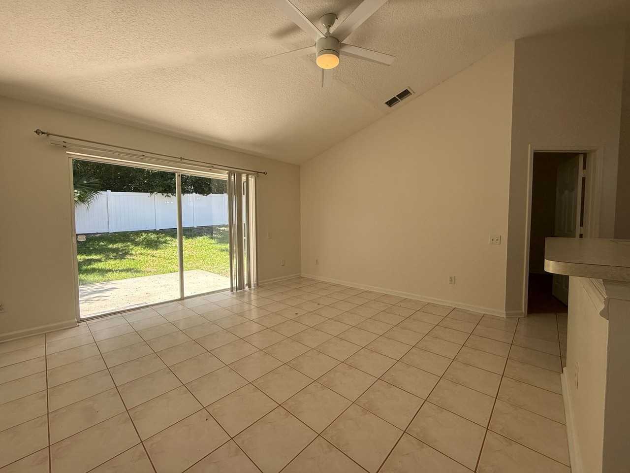 1905 Pine Bay Dr - Photo 5 of 14