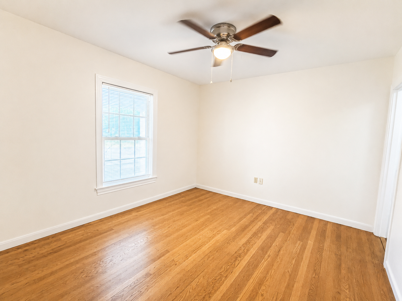 2111 Live Oak St - Photo 7 of 12