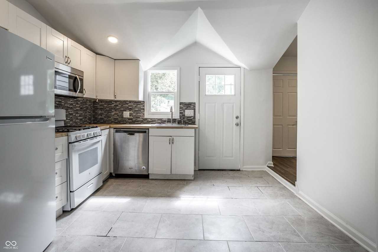 5108 Sunny Meade Ln - Photo 6 of 35