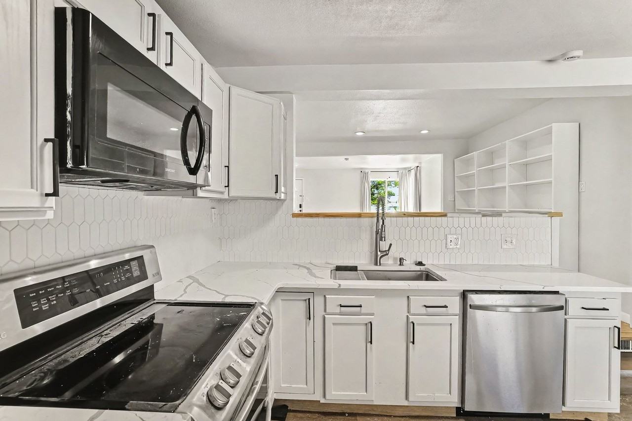1945 S Irving St - Photo 6 of 16