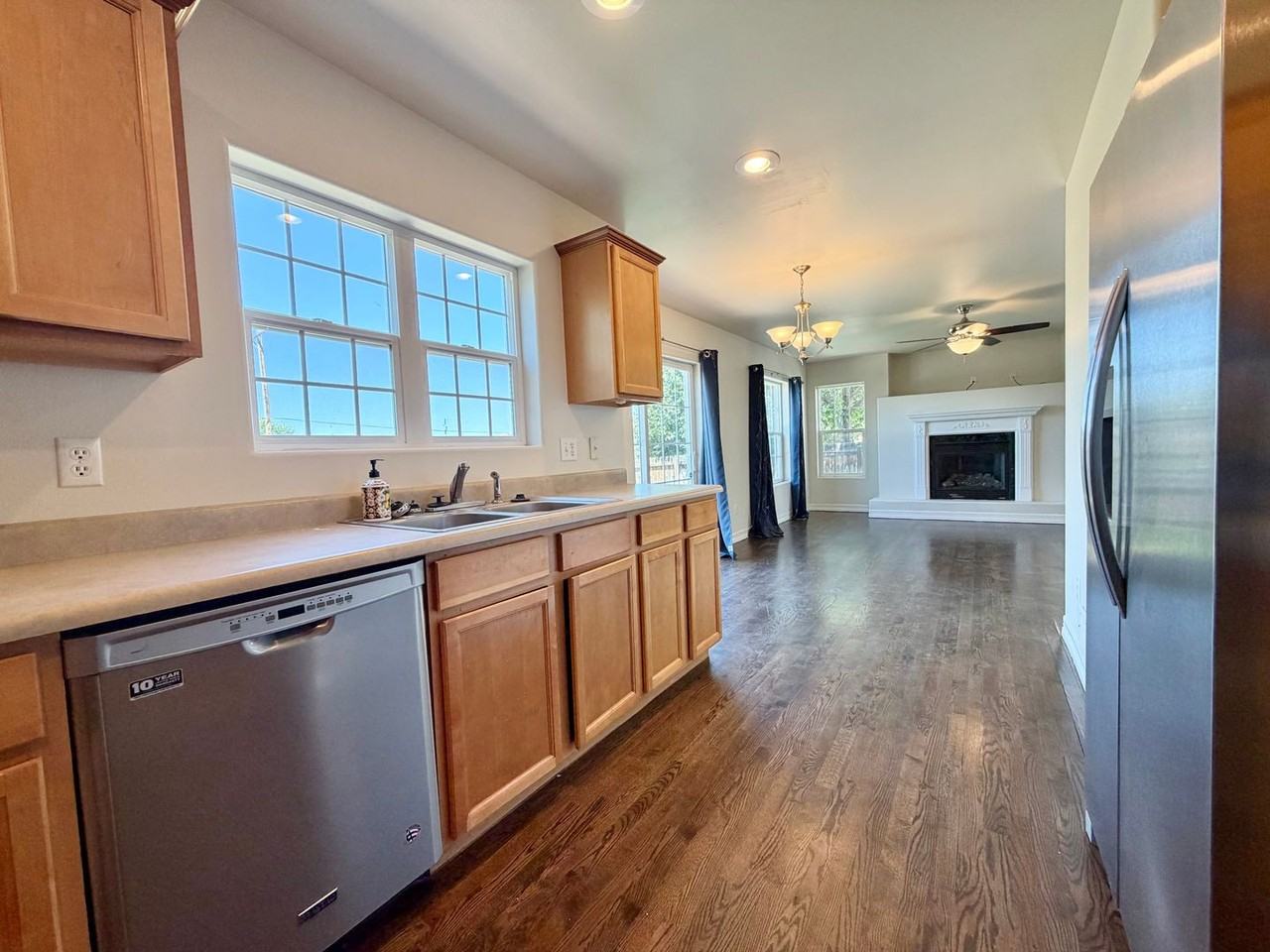 4608 Garnet Way - Photo 7 of 28