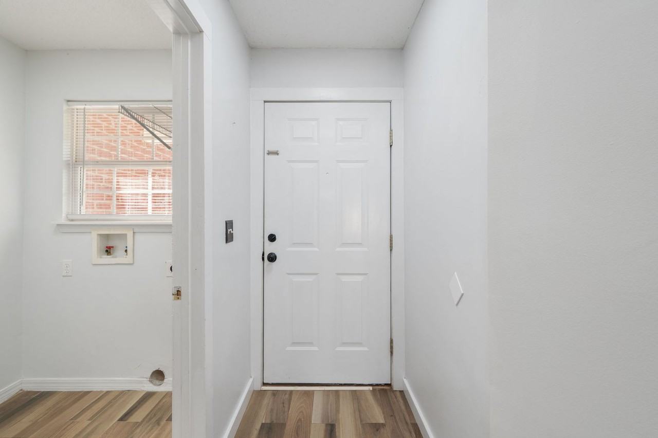 4660 Dove Way - Photo 6 of 35