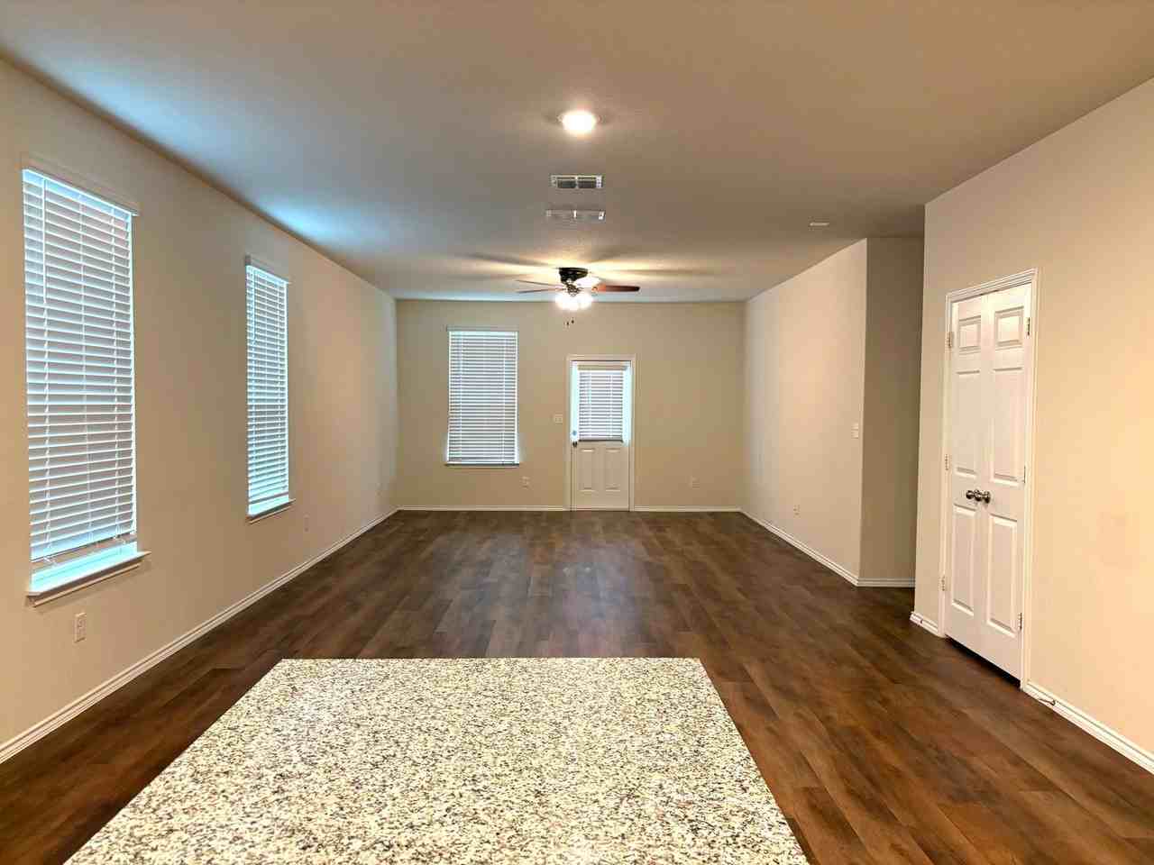 10223 Crossbuck - Photo 2 of 17