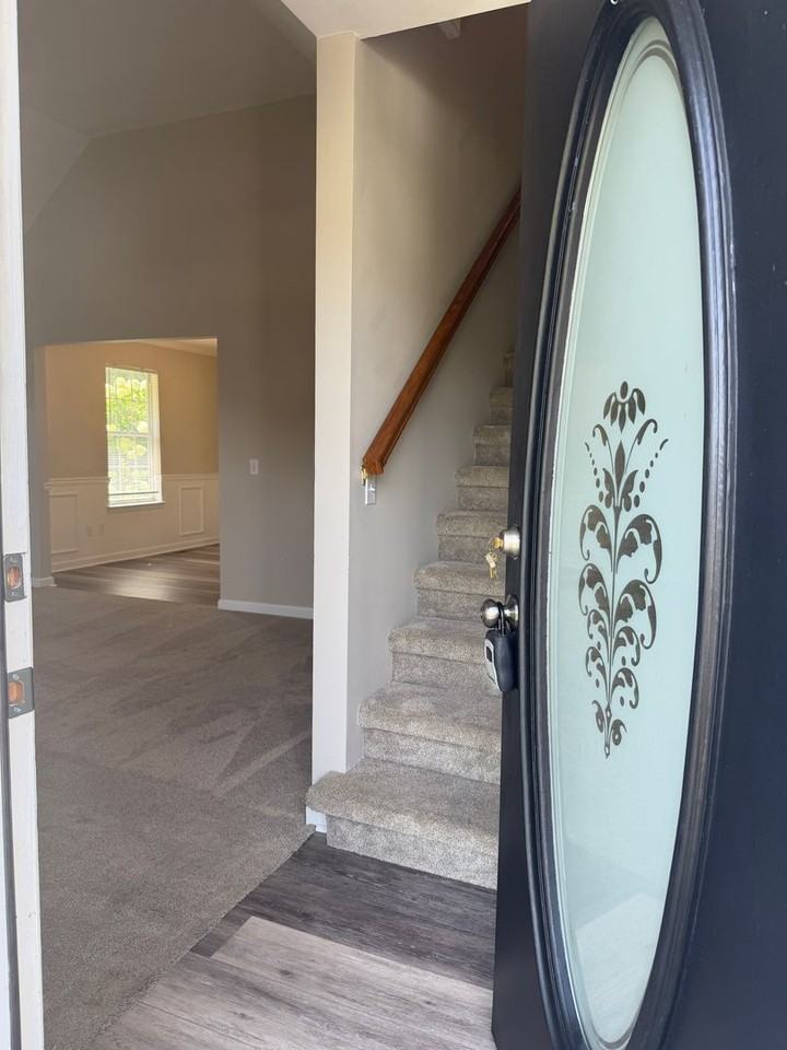 8900 Fox Glen Dr - Photo 2 of 36