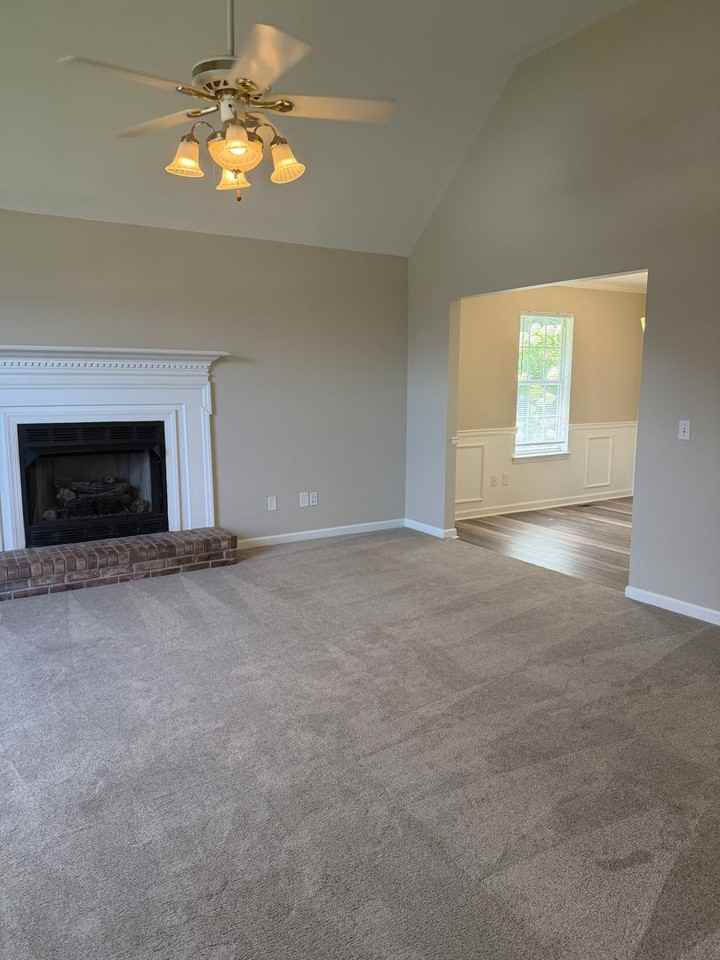 8900 Fox Glen Dr - Photo 3 of 36