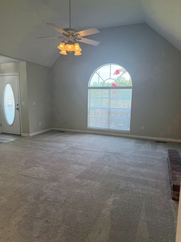 8900 Fox Glen Dr - Photo 6 of 36