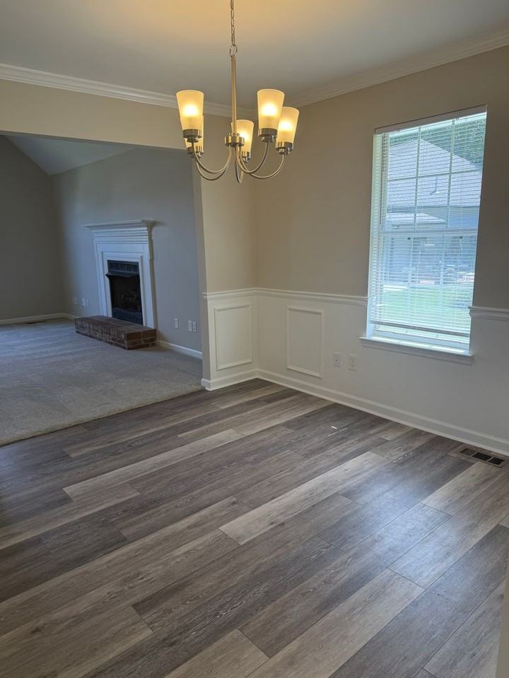 8900 Fox Glen Dr - Photo 7 of 36