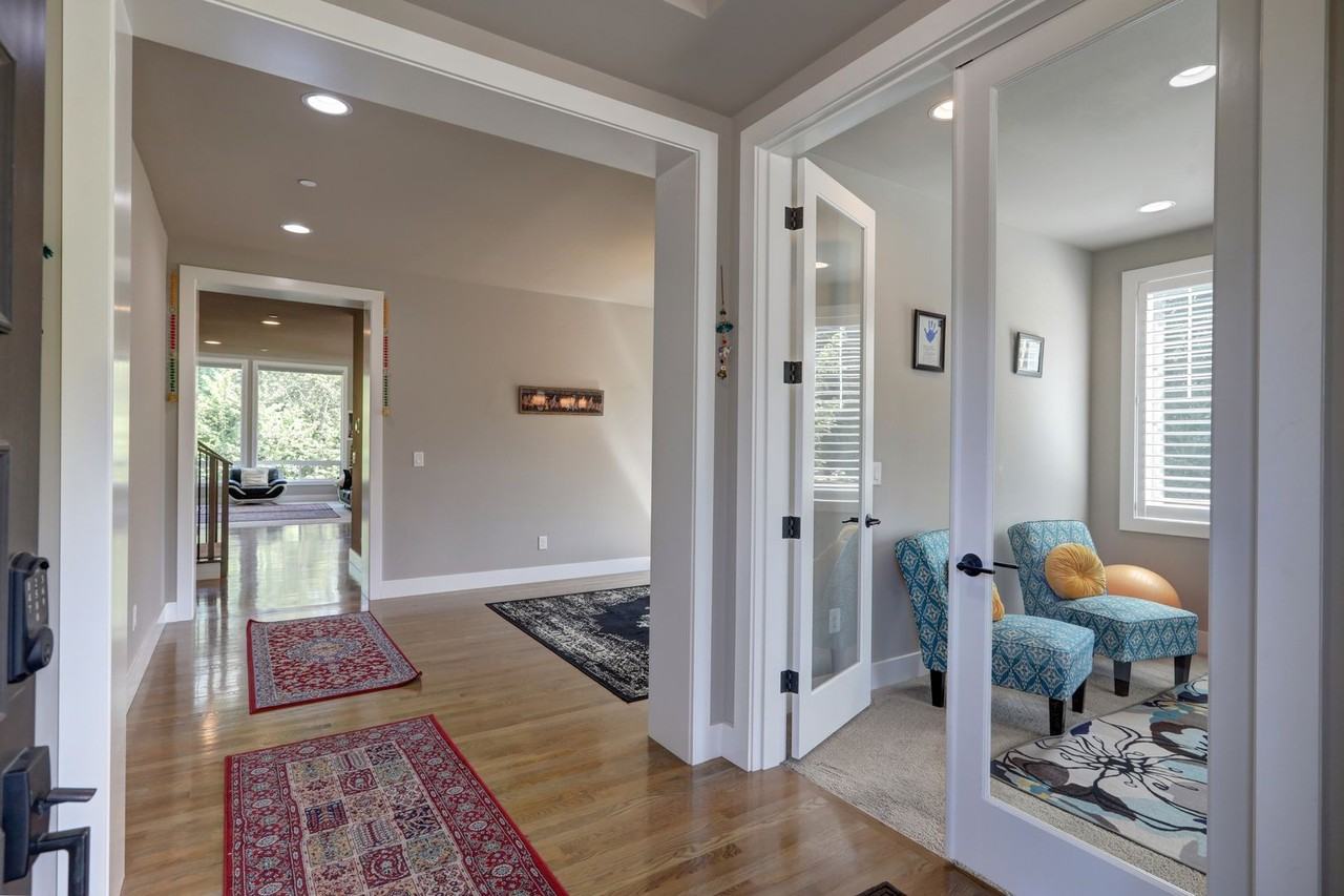 24396 Ne 27th Pl - Photo 3 of 35