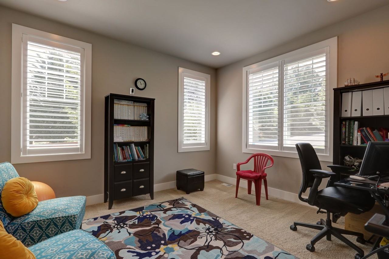 24396 Ne 27th Pl - Photo 4 of 35