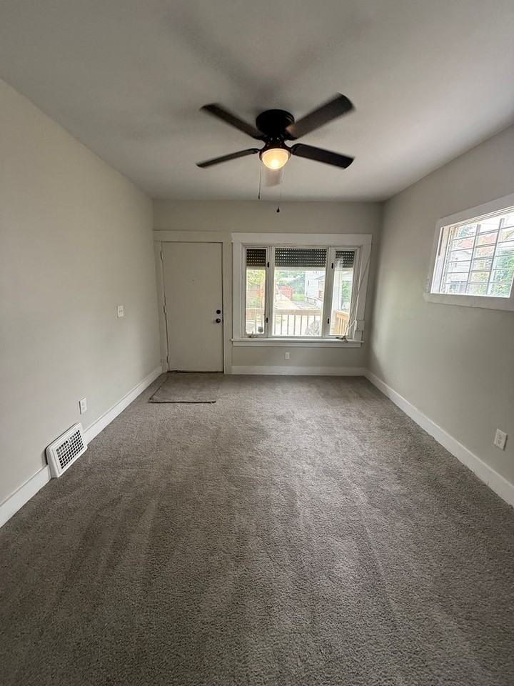 12617 Imperial Ave - Photo 2 of 11
