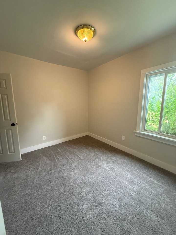 12617 Imperial Ave - Photo 4 of 11