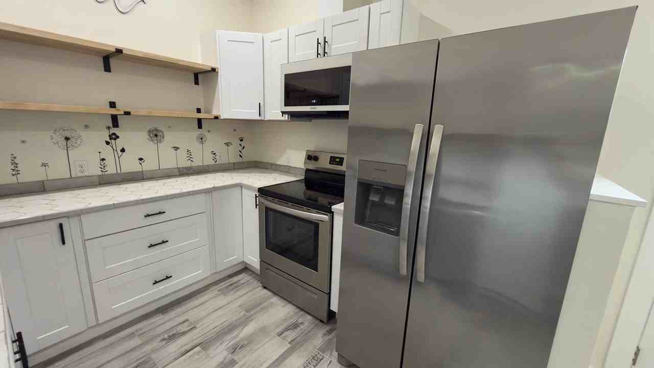 138 S Main Ave #B - Photo 7 of 18