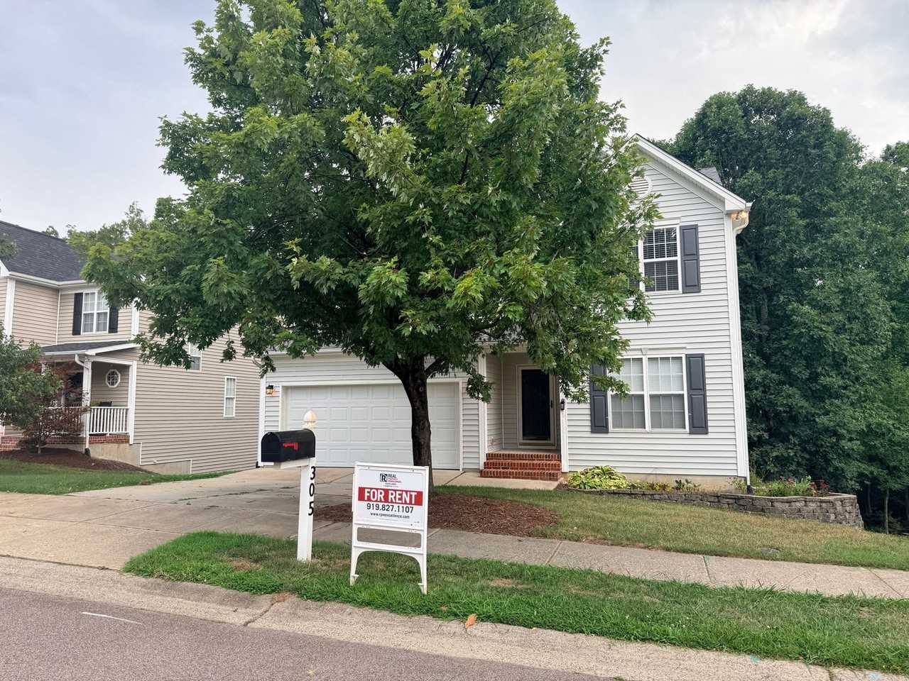 305 Holly Thorn Trce - Photo 2 of 50