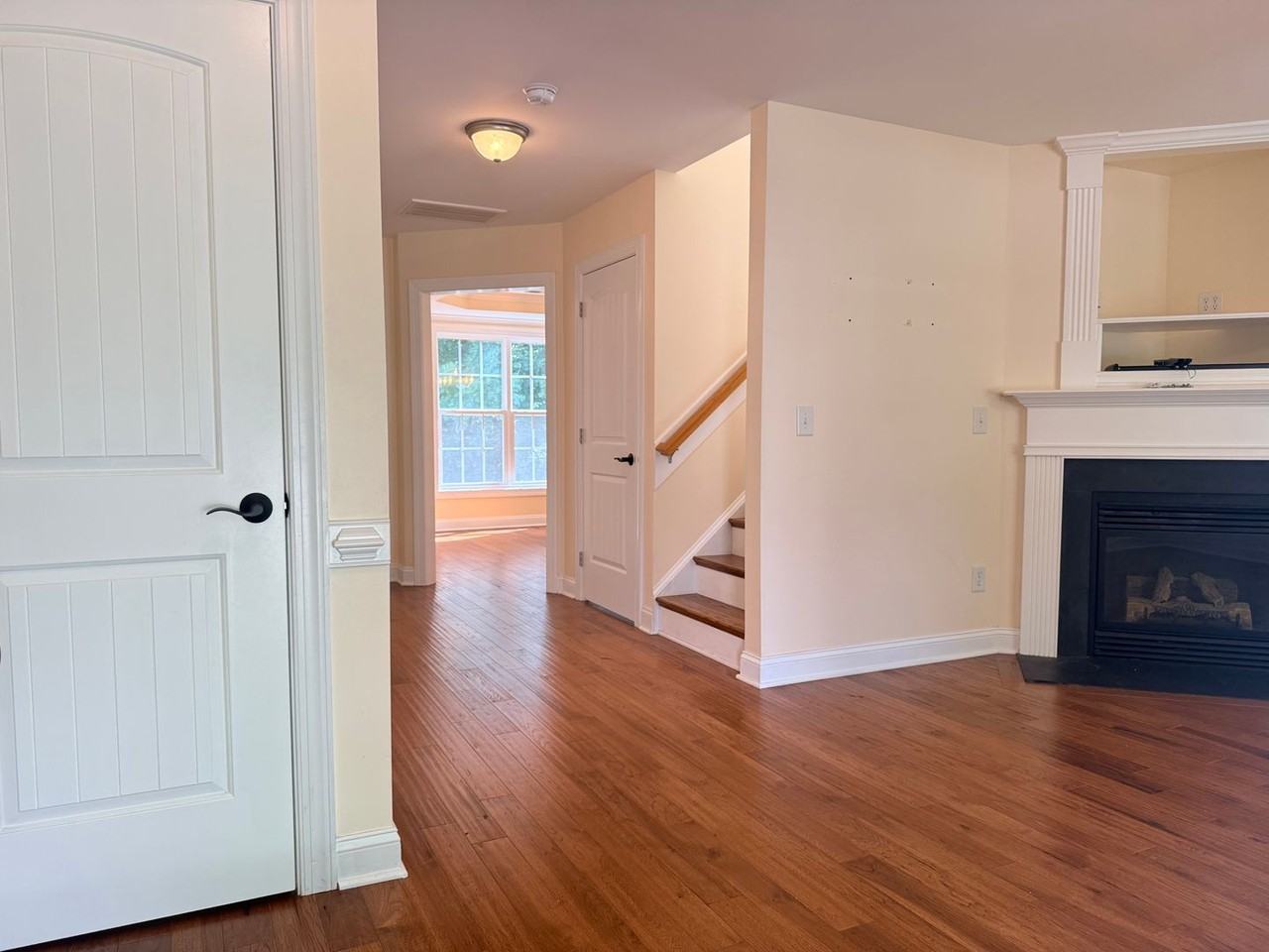 305 Holly Thorn Trce - Photo 3 of 50