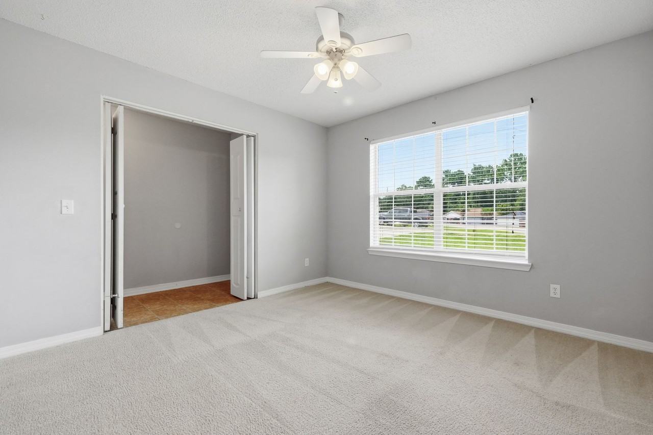 339 Peggy Dr - Photo 4 of 40