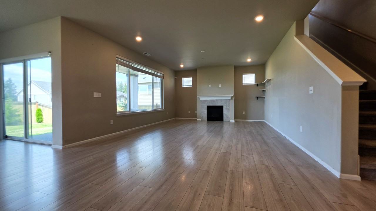 4342 Acacia Ln Se - Photo 2 of 28