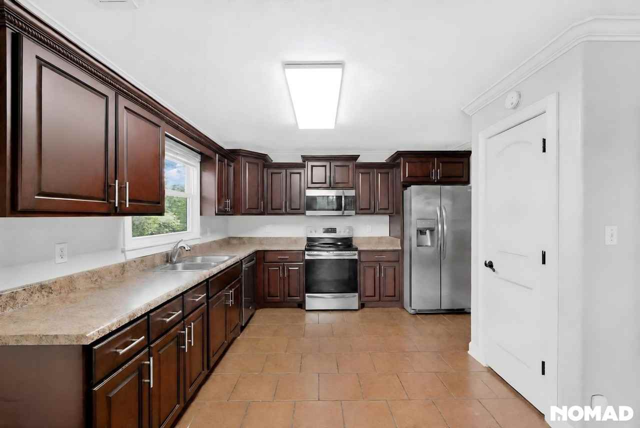 82 Grove Hill Ln - Photo 4 of 32