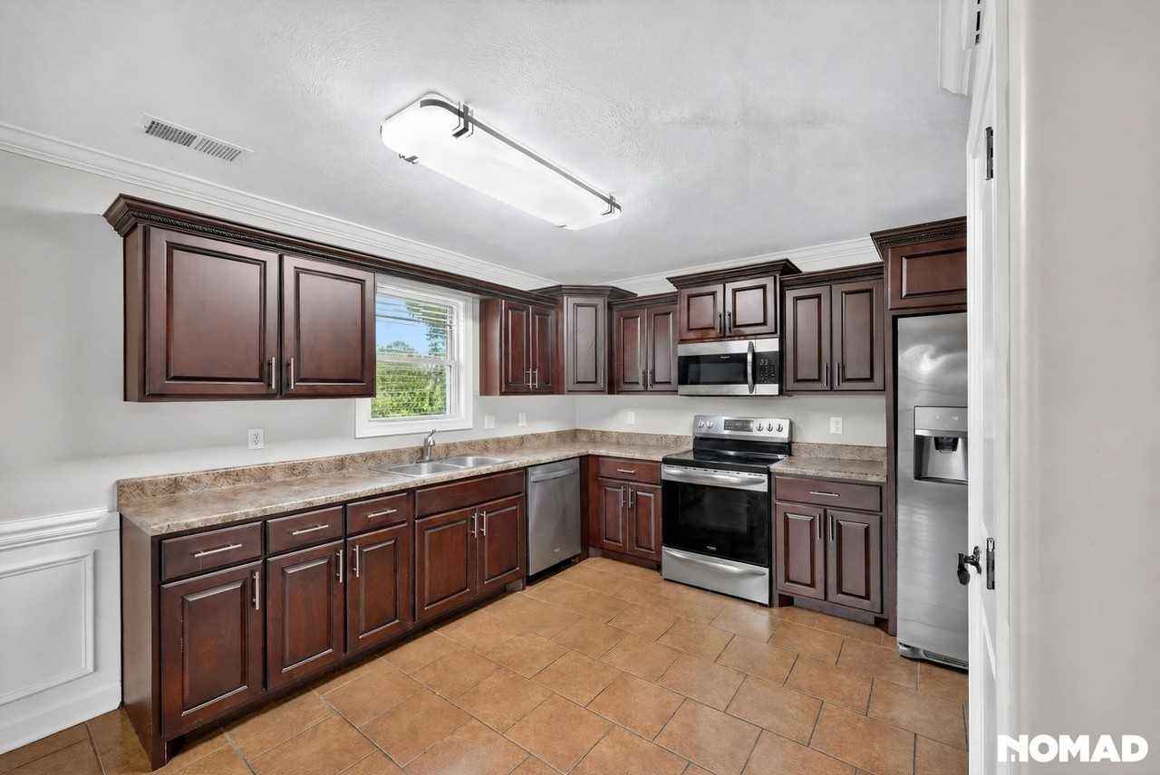 82 Grove Hill Ln - Photo 5 of 32