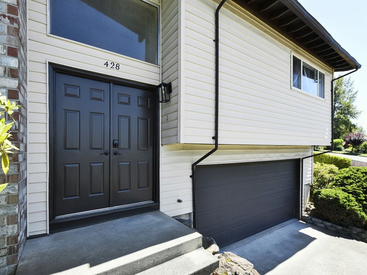 428 S 26th St - Photo 2 of 25