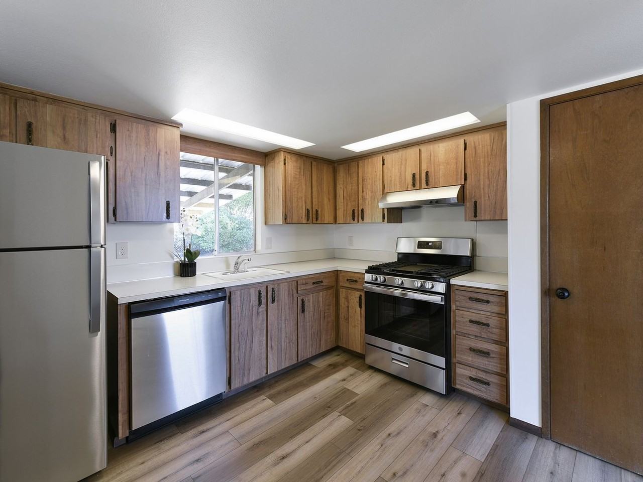 428 S 26th St - Photo 6 of 25