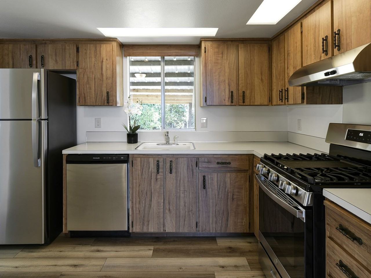 428 S 26th St - Photo 7 of 25