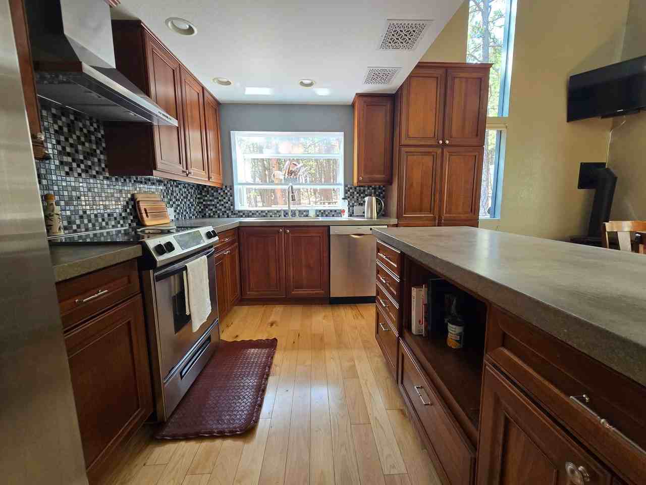 2792 Lee Hill Dr - Photo 2 of 44