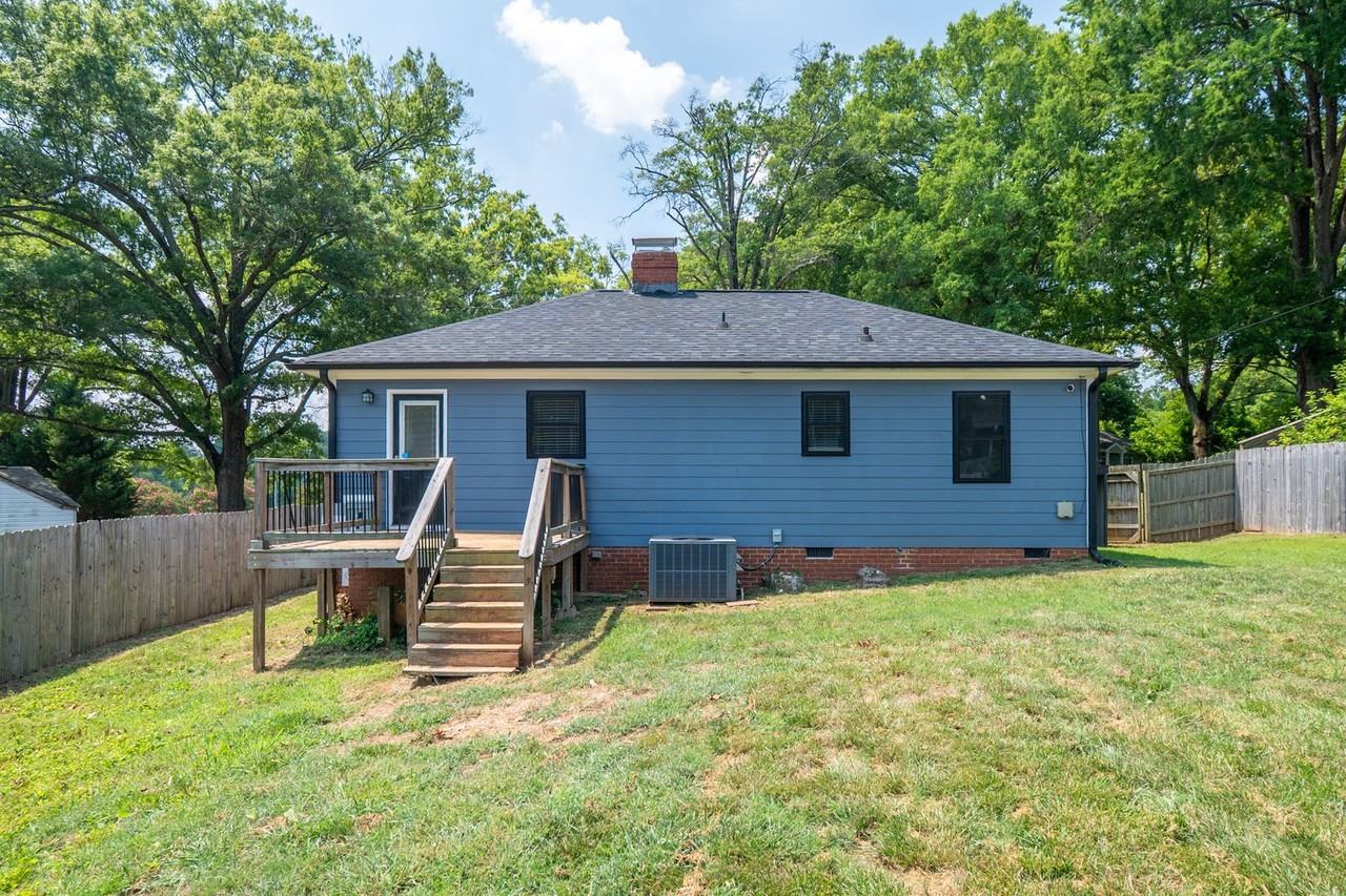 2520 Brentwood Pl - Photo 4 of 36