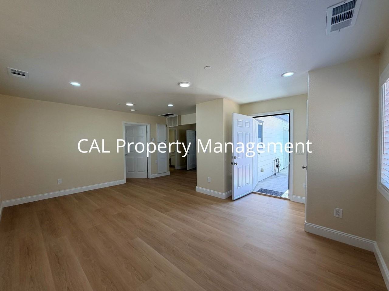 245A Maple St - Photo 4 of 17
