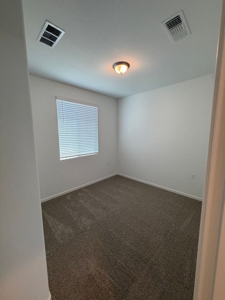 3021 N Monarch St - Photo 3 of 12