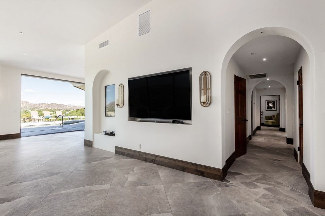 5655 N Camelback Canyon Dr - Photo 6 of 50