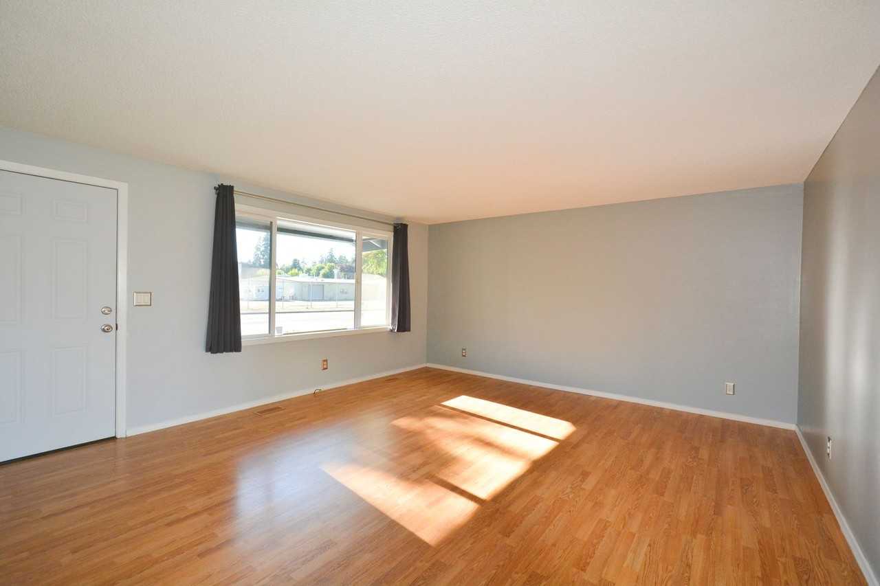 2911 Ne 124th Ave - Photo 3 of 30