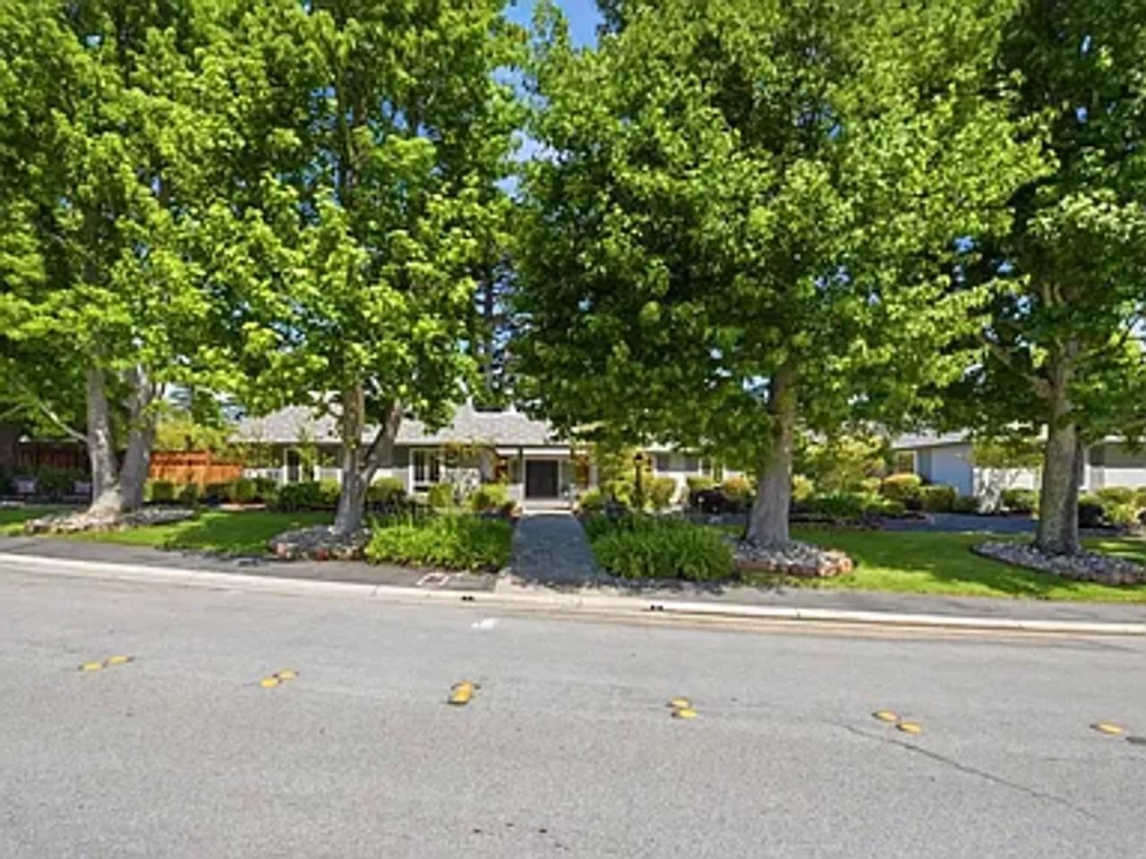 2140 Carmelita Ave - Photo 3 of 47