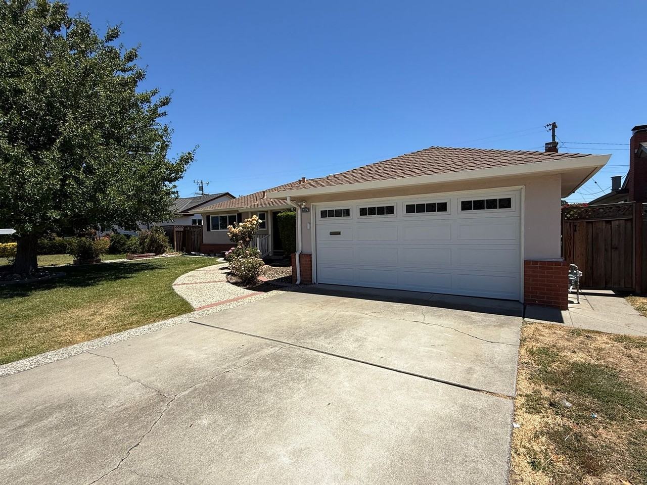 5376 Selma Ave - Photo 2 of 31