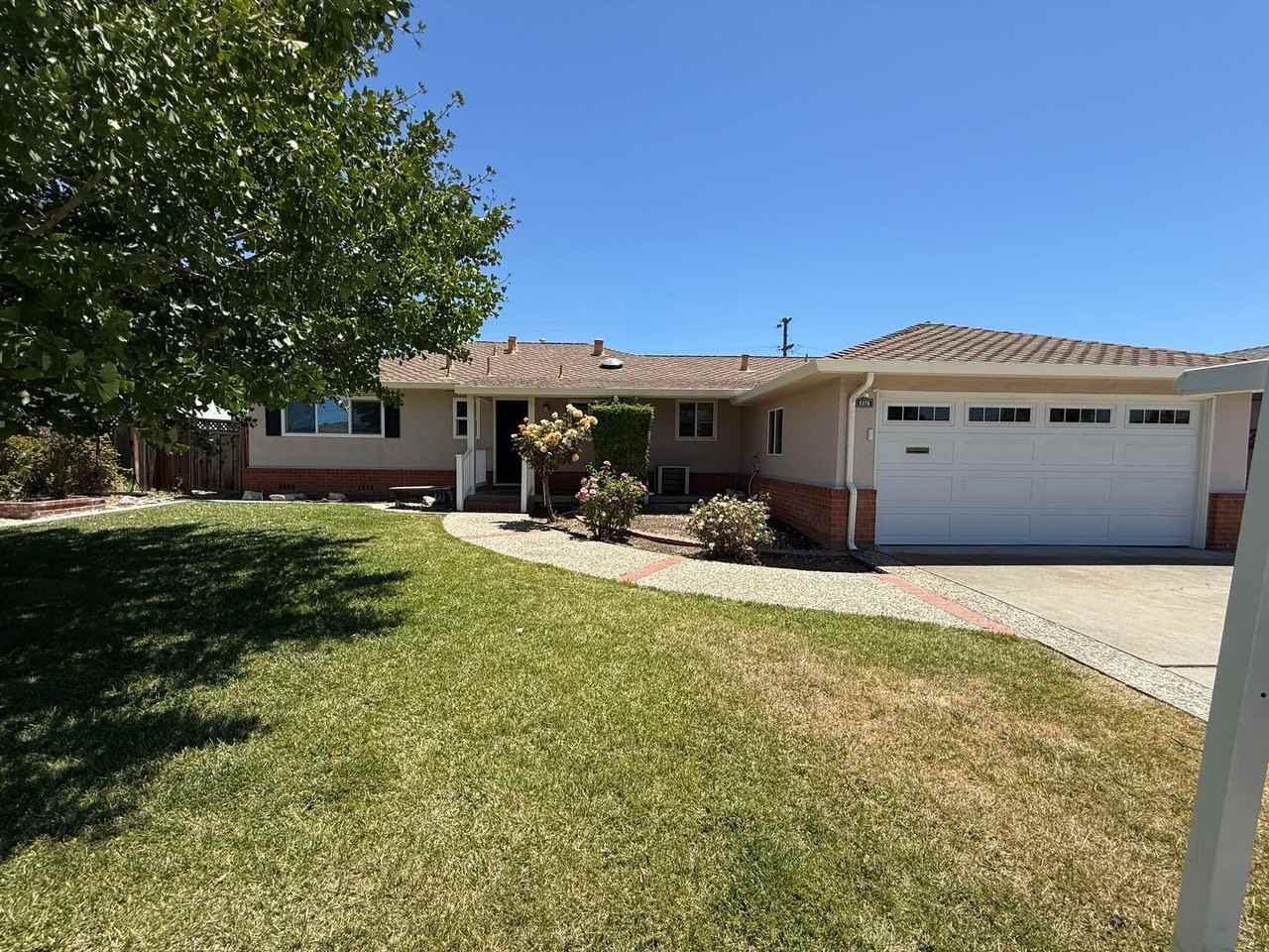 5376 Selma Ave - Photo 3 of 31